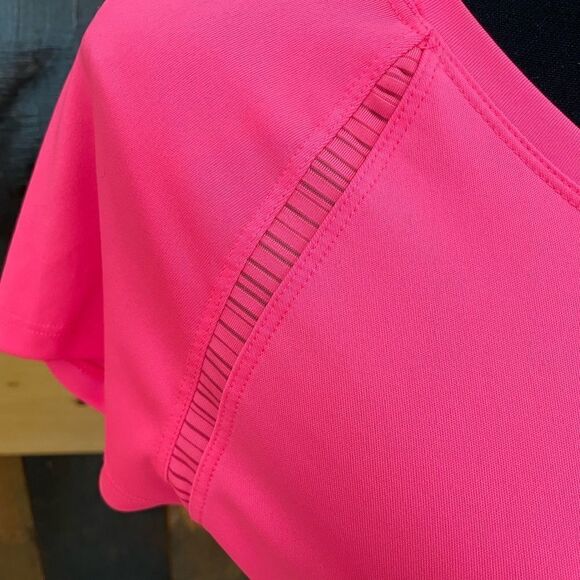 Hind hot pink v neck athletic shirt with mesh inserts, size S - Picture 3 of 8